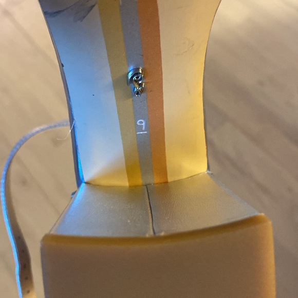 Silver dress sandals, size 9, NWT, Sam Elderman, block heel (3.5-4”) retail $120 - Picture 8 of 9